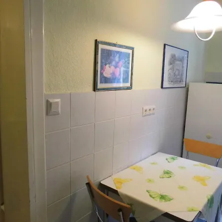 Gut & Gunstig ! Helle, Gemutliche Ferienwohnung Im Erdgeschoss Mit Sep Eingang Ihr Hund Ist Uns Willkommen! Apartment Heiligenhafen